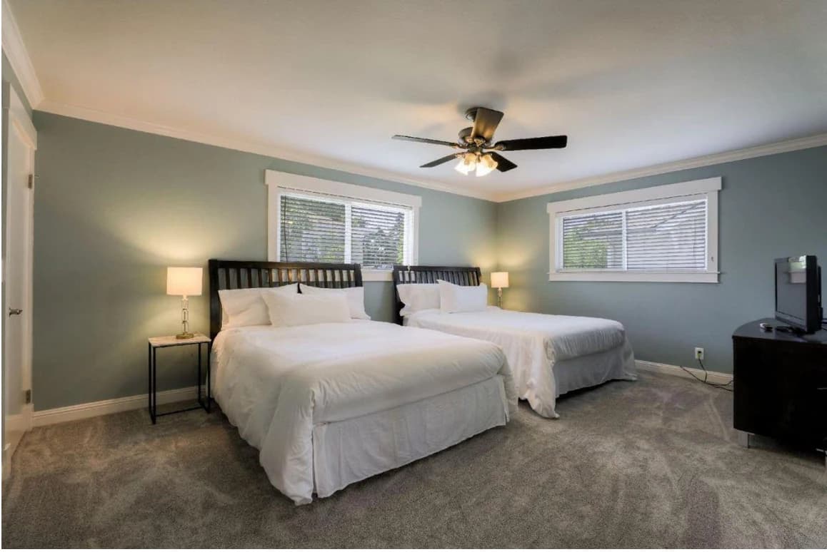 Home in Mountain View · ★4.88 · 7 bedrooms · 10 beds · 5.5 baths - Image 27