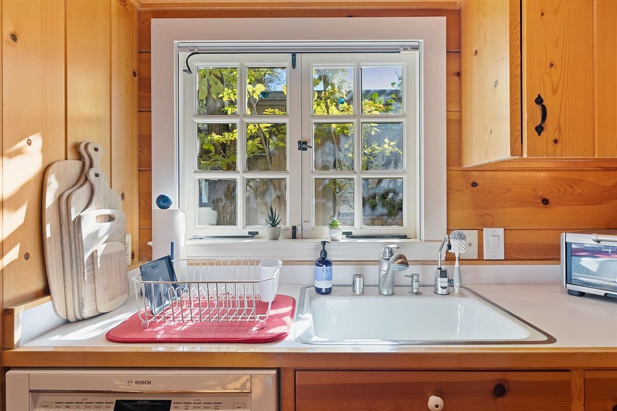 Home in Palo Alto · ★4.74 · 4 bedrooms · 4 beds · 3 baths - Image 14