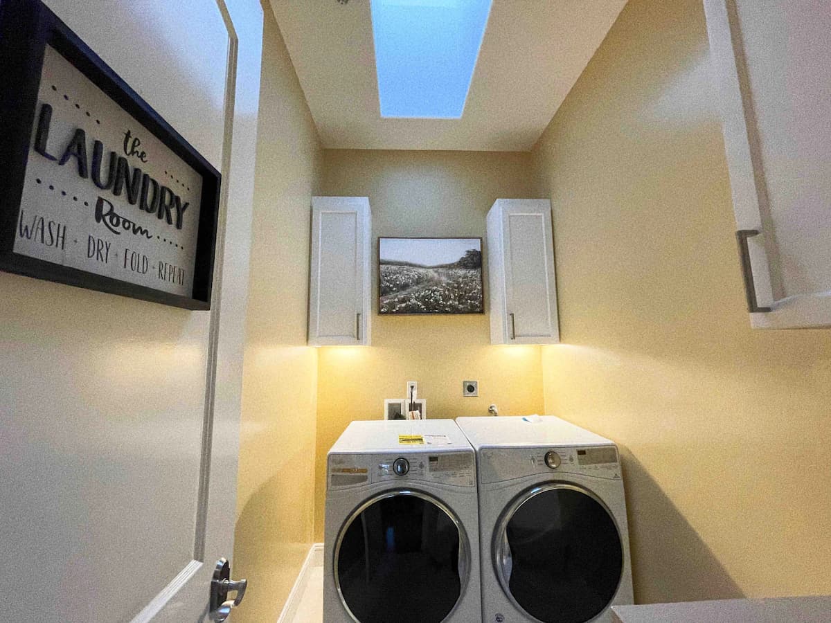 Home in Palo Alto · ★4.6 · 5 bedrooms · 5 beds · 3.5 baths - Image 47