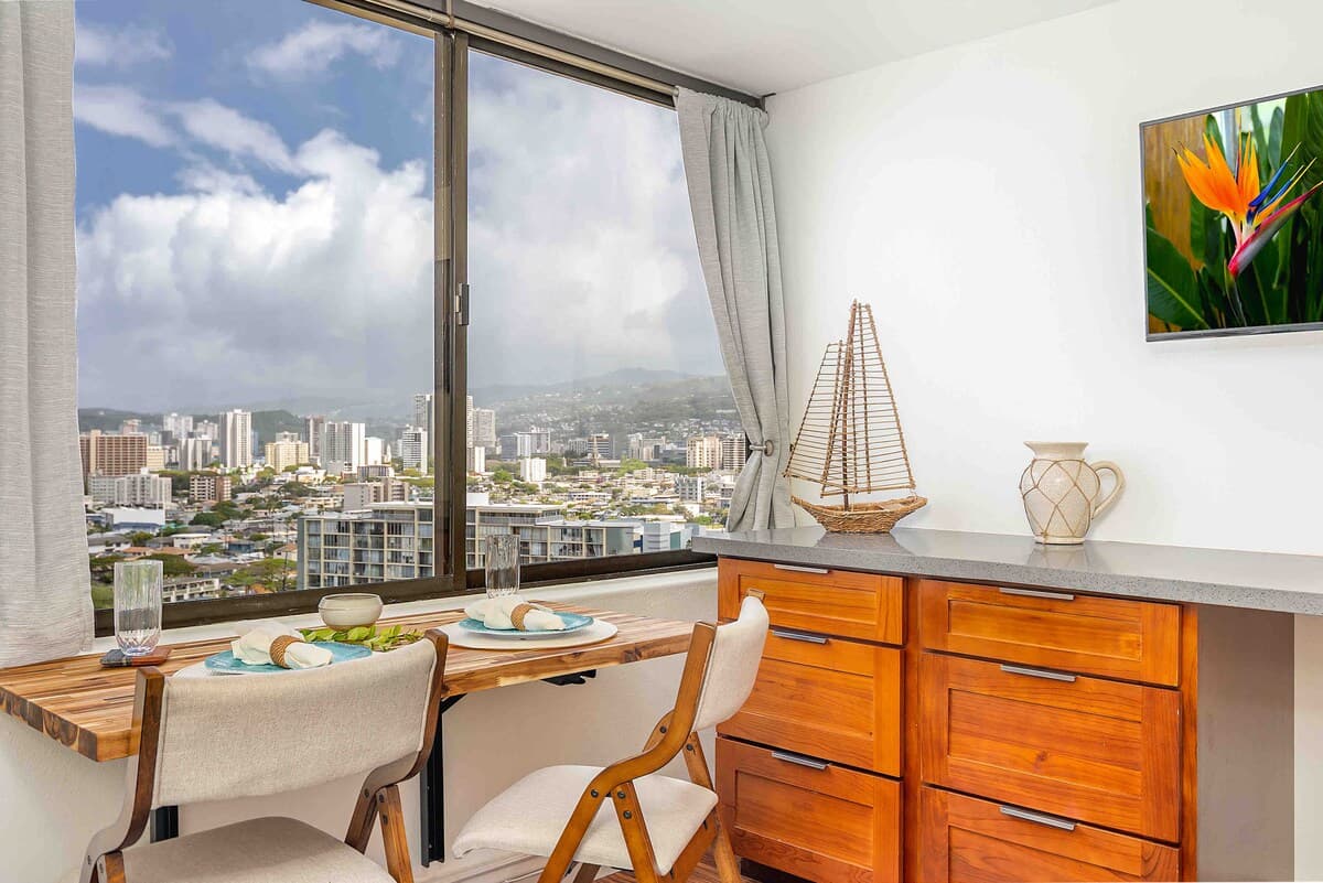 Condo in Honolulu · ★4.72 · Studio · 2 beds · 1 private bath - Image 26