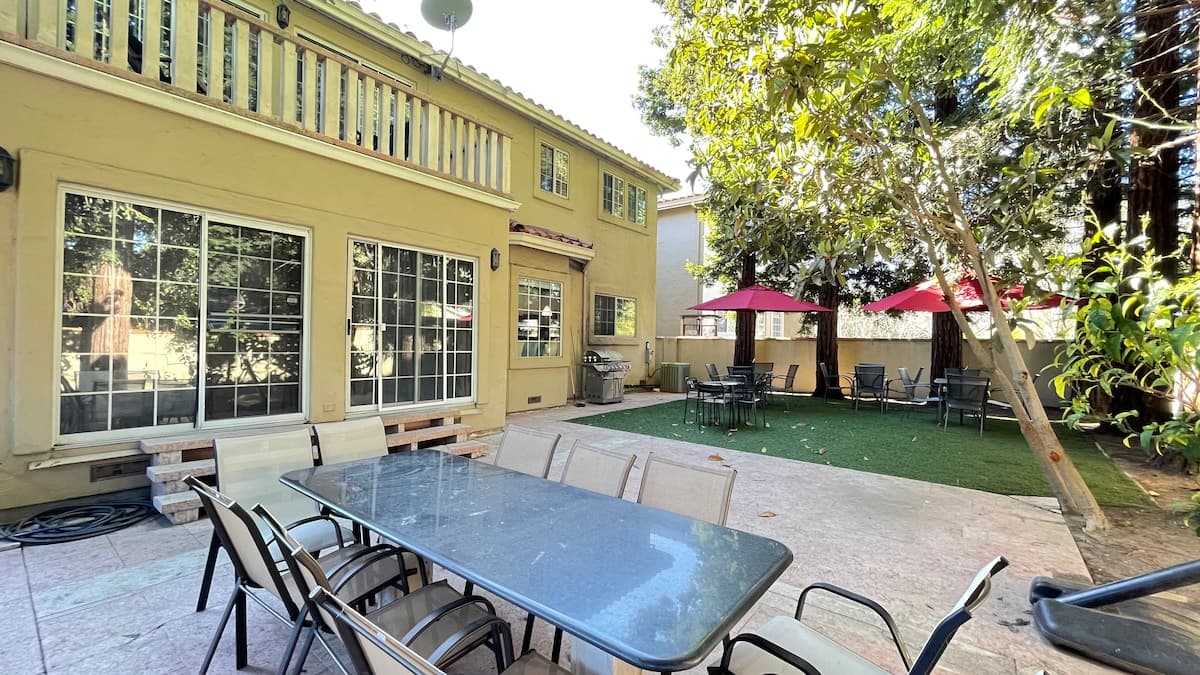 Home in West Menlo Park · ★4.89 · 5 bedrooms · 7 beds · 4 baths - Image 81