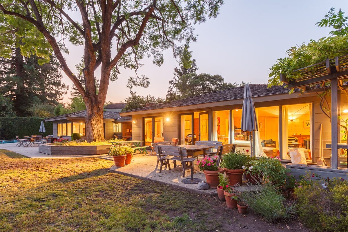 Home in Palo Alto · ★4.95 · 4 bedrooms · 5 beds · 3 baths - Image 26
