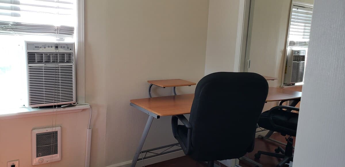 Guesthouse in Redwood City · ★4.57 · 2 bedrooms · 4 beds · 1 bath - Image 15
