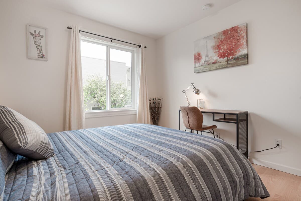 Relaxed 3B/2Ba Home with Private Parking - Photo 18