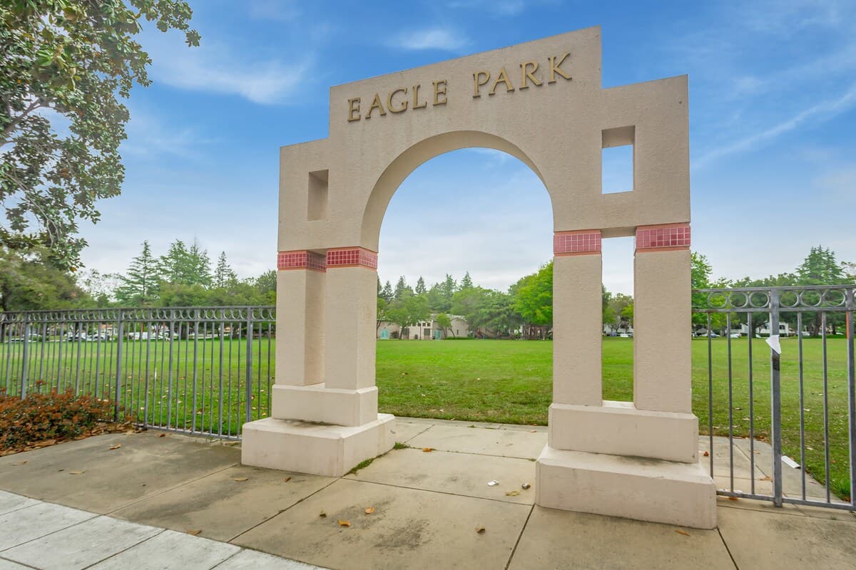 Home in Mountain View · ★4.93 · 2 bedrooms · 3 beds · 2 baths - Image 17