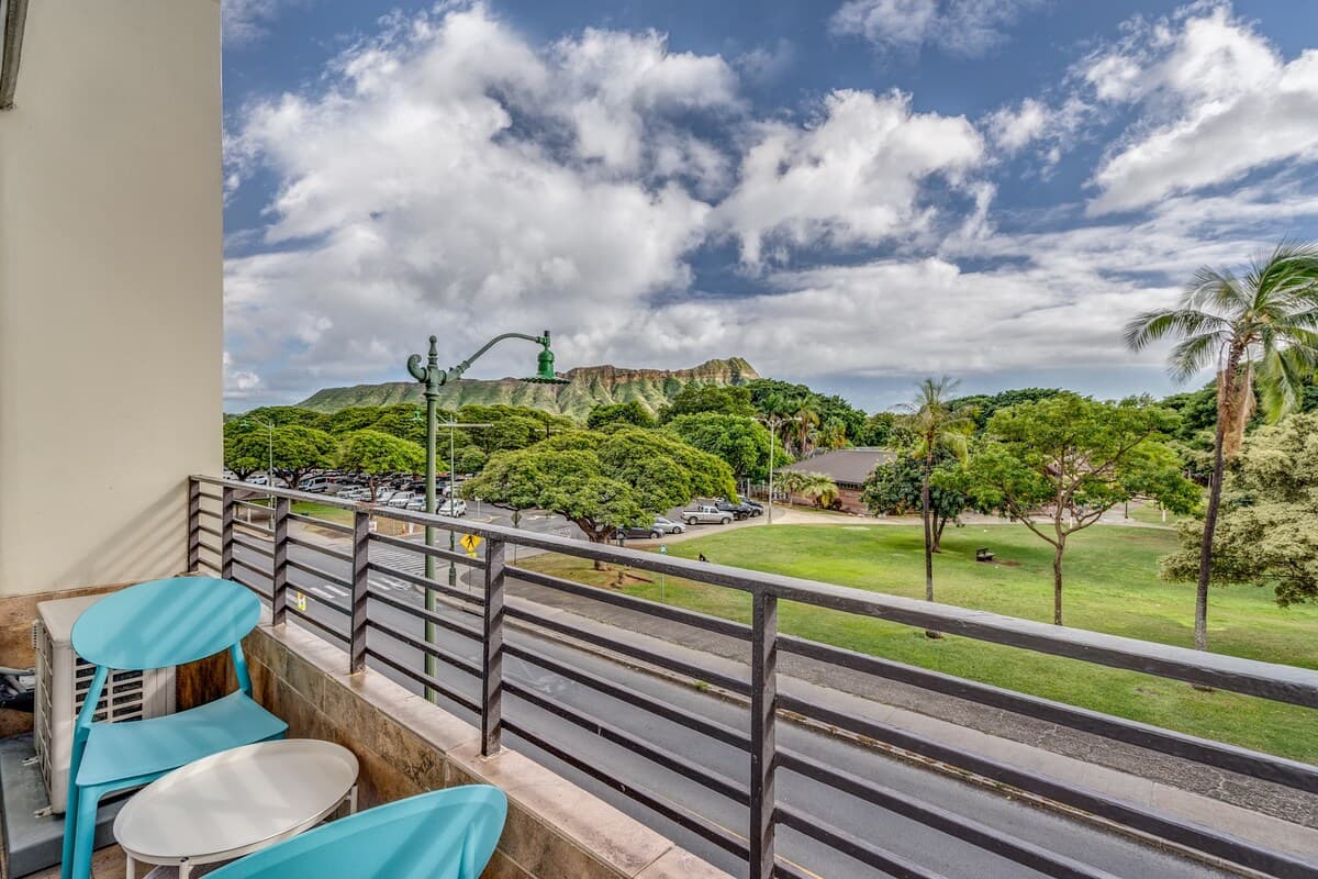 Waikiki Bungalow - Image 14