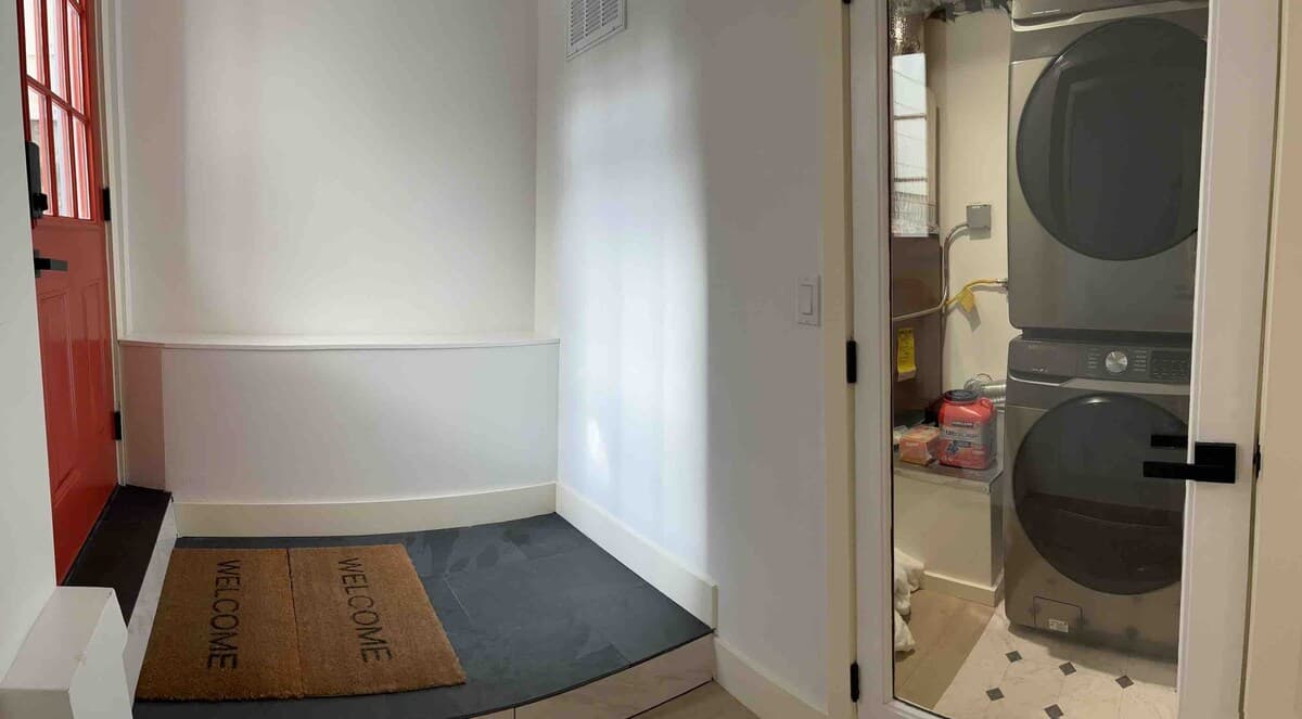 Cheerful 3Br2Ba • Sunny patio • Big Screen Movie - Photo 16