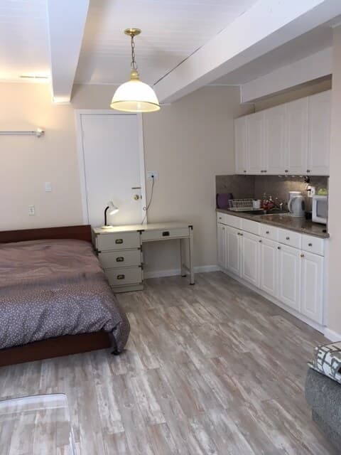 Home in Palo Alto · ★4.76 · 1 bedroom · 2 beds · 1 bath - Image 8