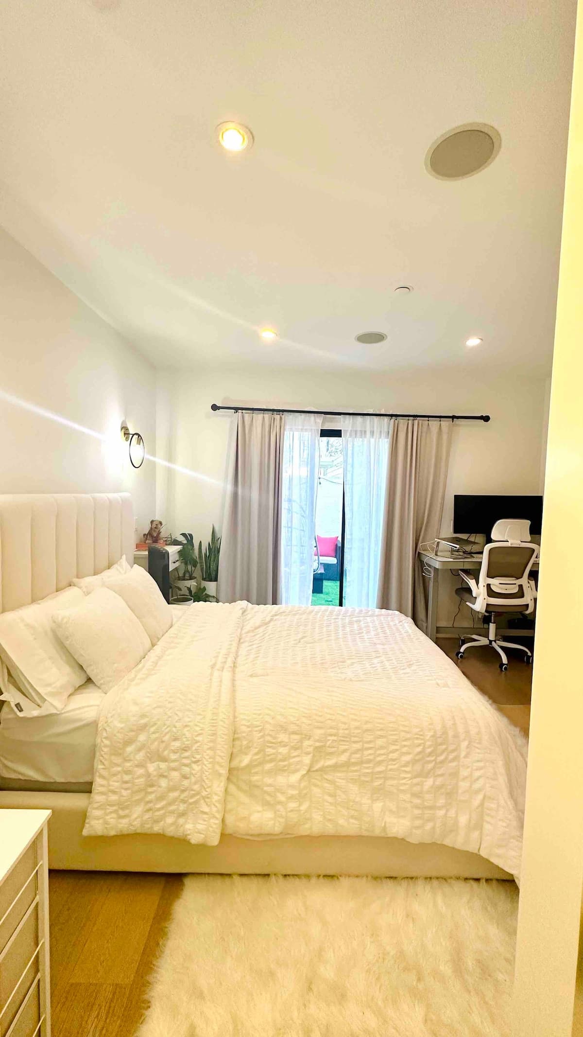 Sunny Ground-Floor Condo with Private Patio - Photo 4