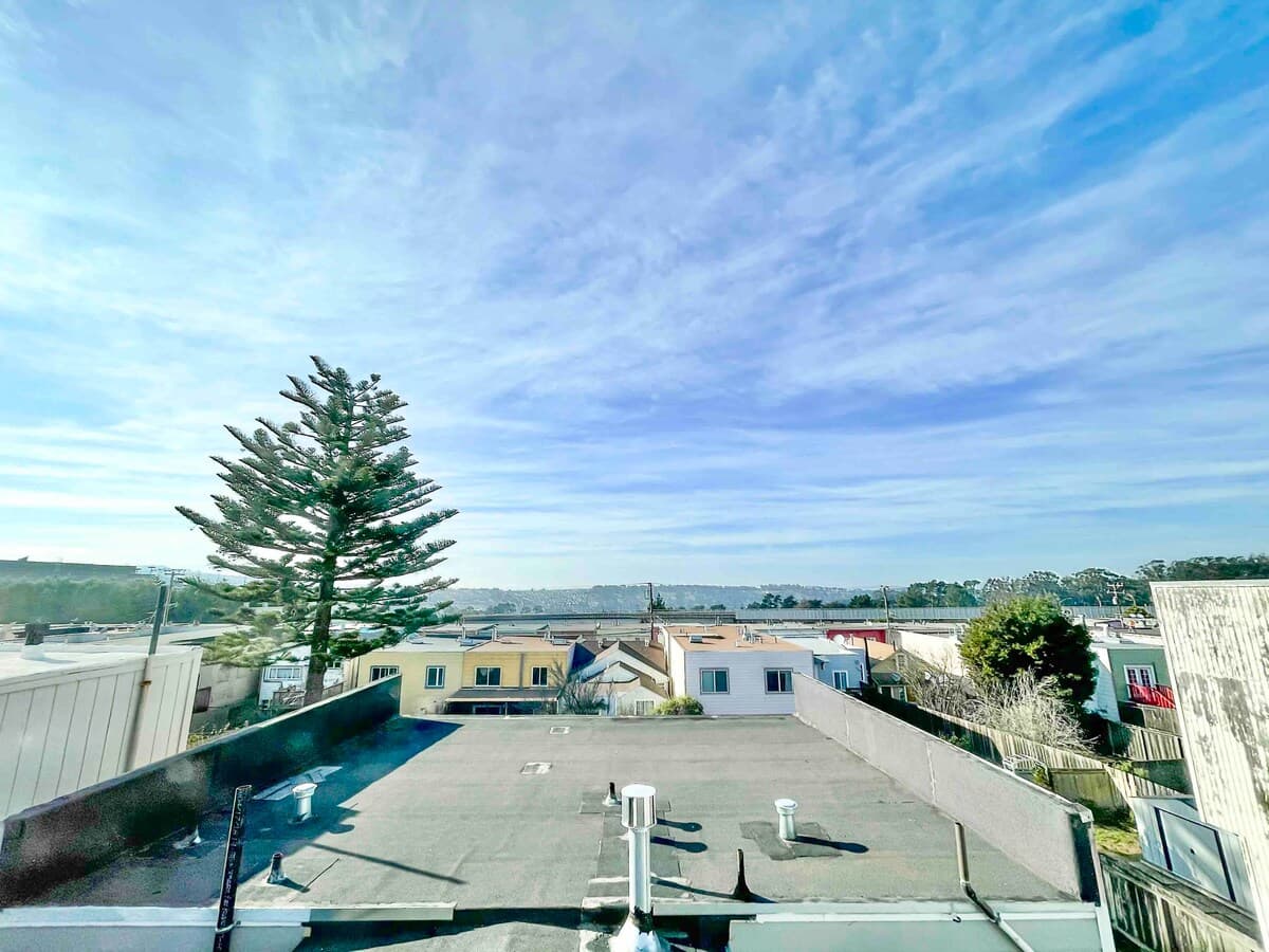 Home in Daly City · ★4.98 · 5 bedrooms · 7 beds · 5 baths - Image 26