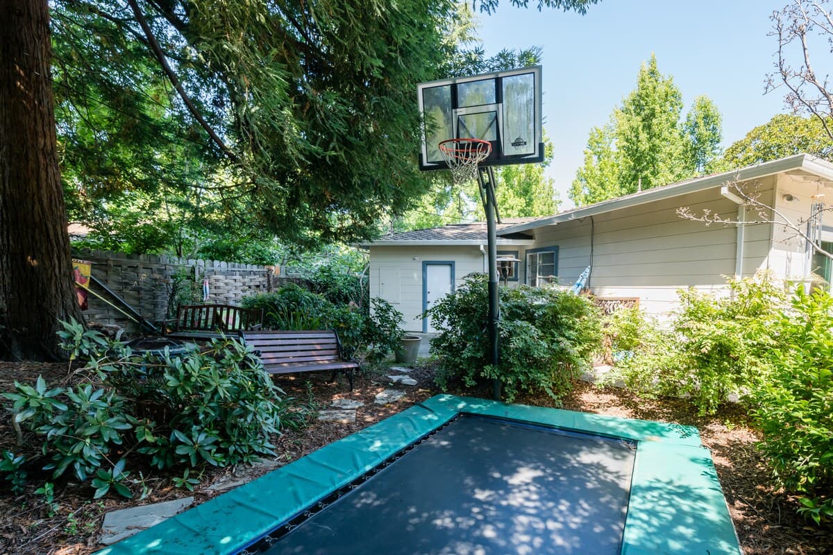 Home in Menlo Park · ★4.91 · 4 bedrooms · 5 beds · 2.5 baths - Image 30