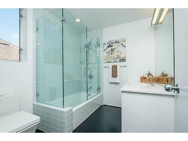 Home in Menlo Park · ★4.84 · 3 bedrooms · 3 beds · 3 baths - Image 14