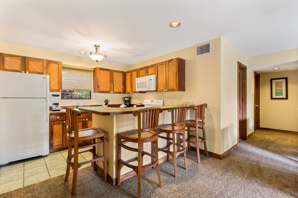 Condo in Kailua-Kona · ★4.81 · 2 bedrooms · 2 beds · 2 baths - Image 9