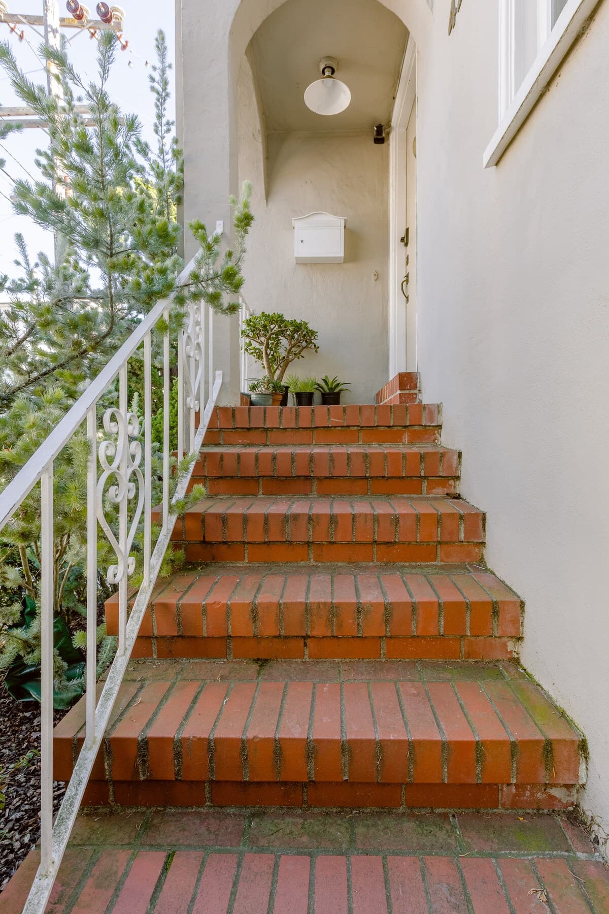 Noe Valley Victorian w/ Chef's Kitchen & Yard - Photo 26