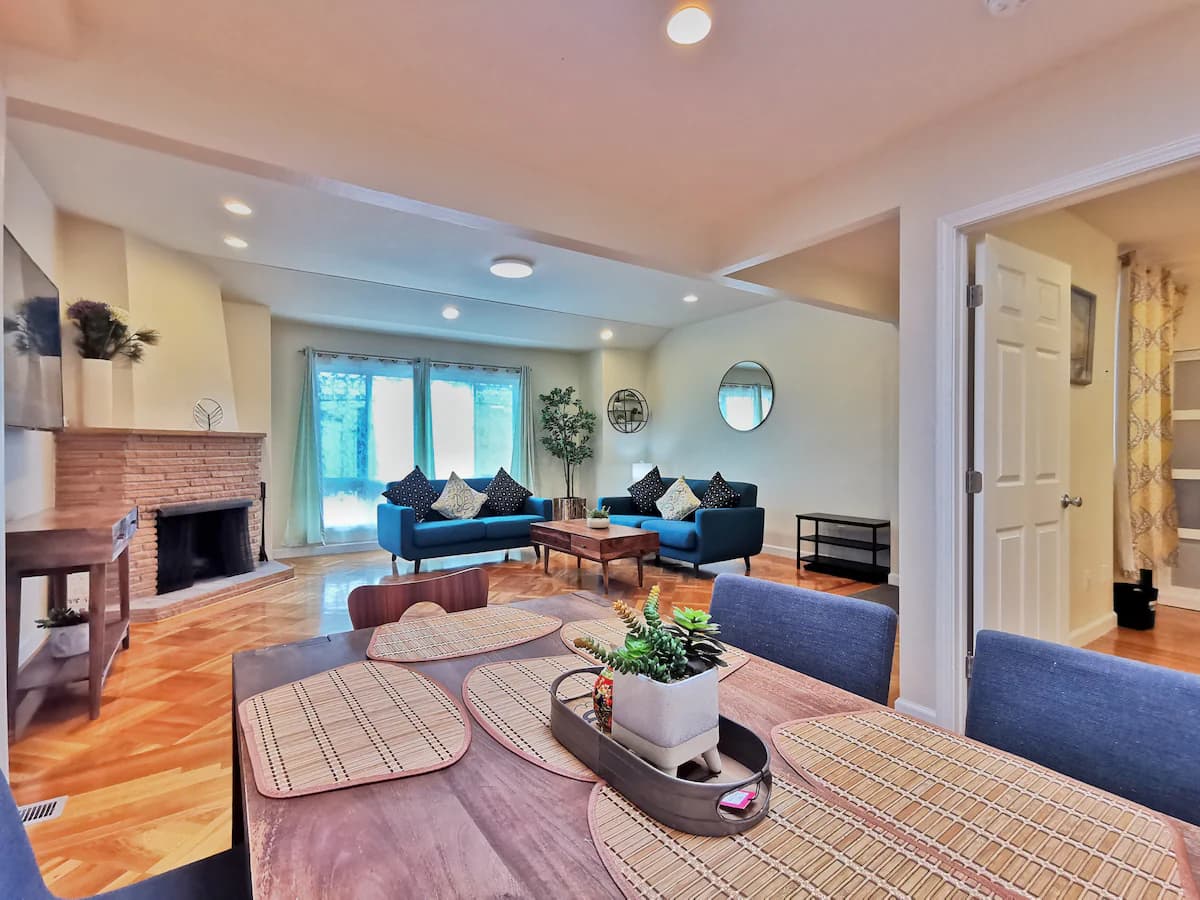 Private Upper Level, 3BR/3BA Near BART - Photo 10