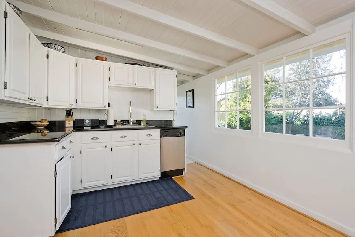 Home in Menlo Park · ★4.89 · 2 bedrooms · 3 beds · 1 bath - Image 8
