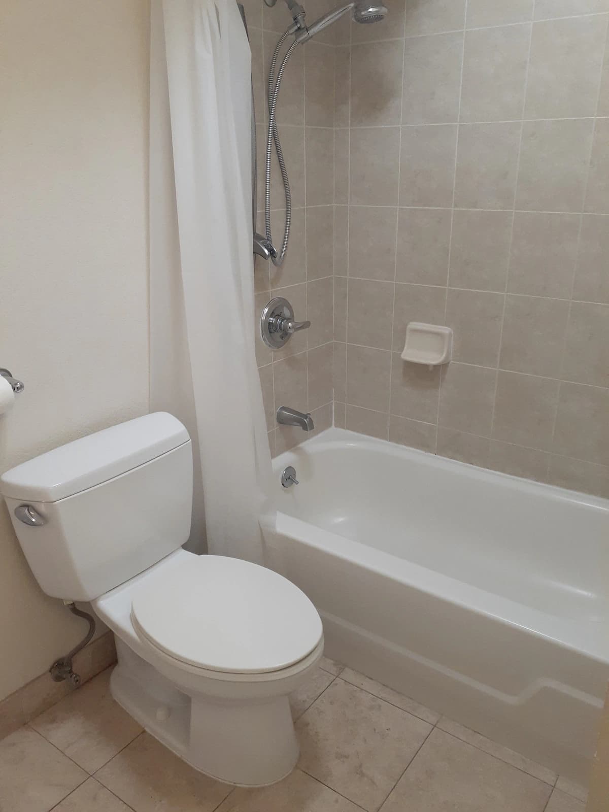 Condo in Honolulu · ★4.65 · Studio · 1 bed · 1 shared bath - Image 16