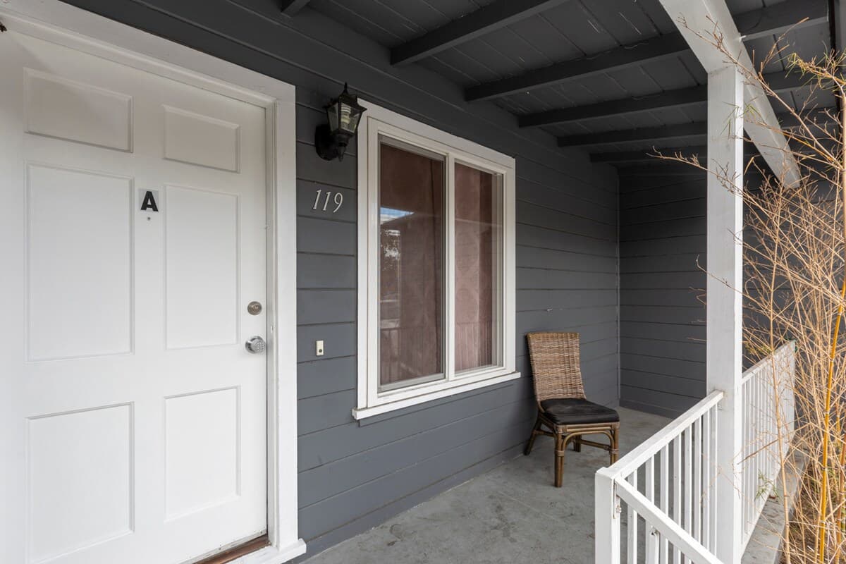Home in Redwood City · ★4.6 · 3 bedrooms · 5 beds · 2 baths - Image 16
