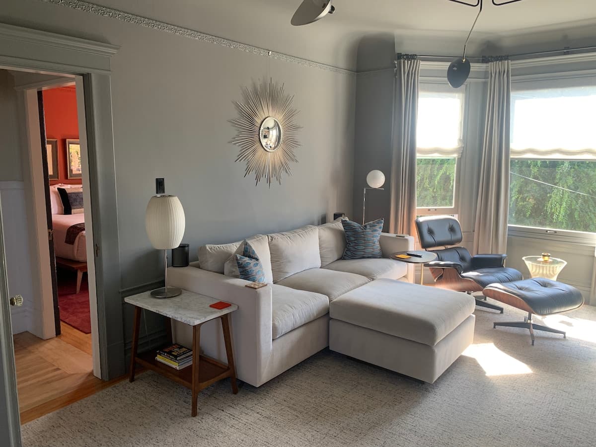 Historic Edwardian Flat with Skyline Views - Photo 4