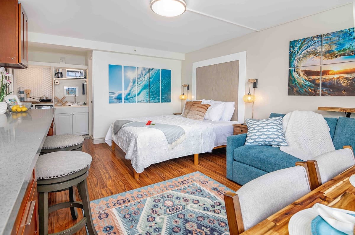 Condo in Honolulu · ★4.72 · Studio · 2 beds · 1 private bath - Photo 5