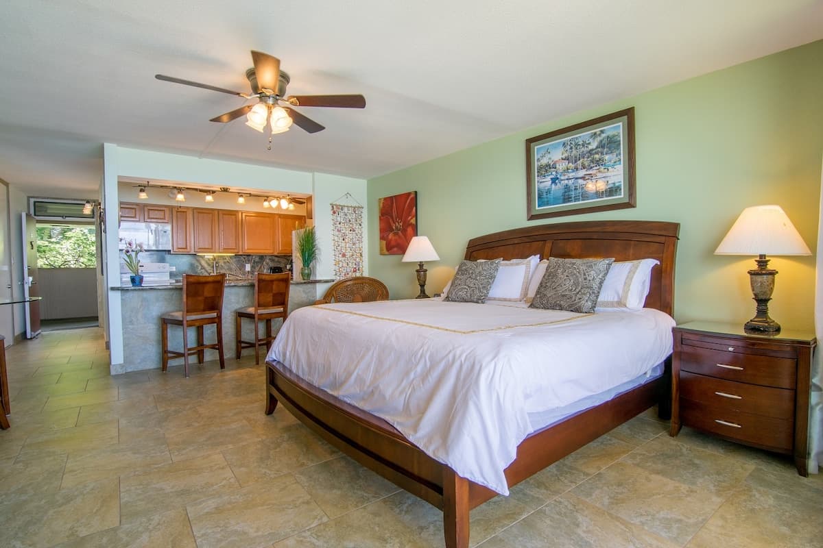 Condo in Lahaina · ★4.86 · 2 bedrooms · 1 bed · 1 bath - Photo 3
