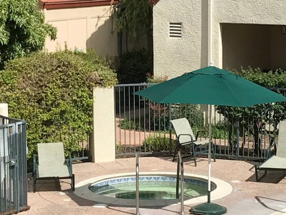 Steps to Cal Ave, Pool & Hot Tub, Near Stanford - Photo 3