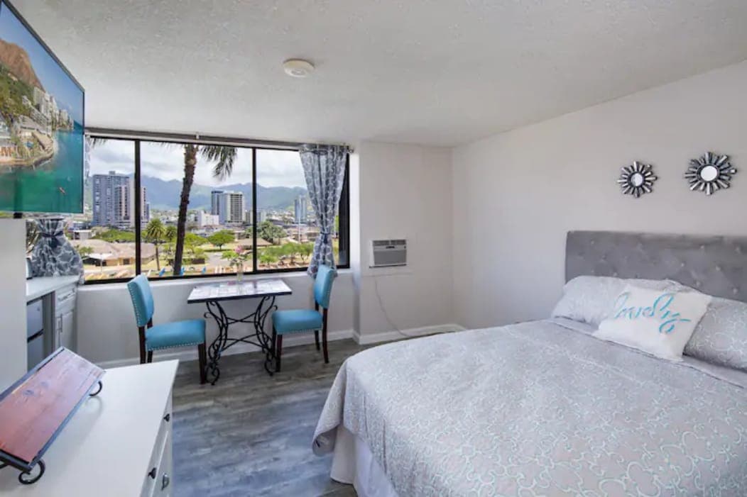 Condo in Honolulu · ★4.53 · Studio · 1 bed · 1 private bath - Photo 3