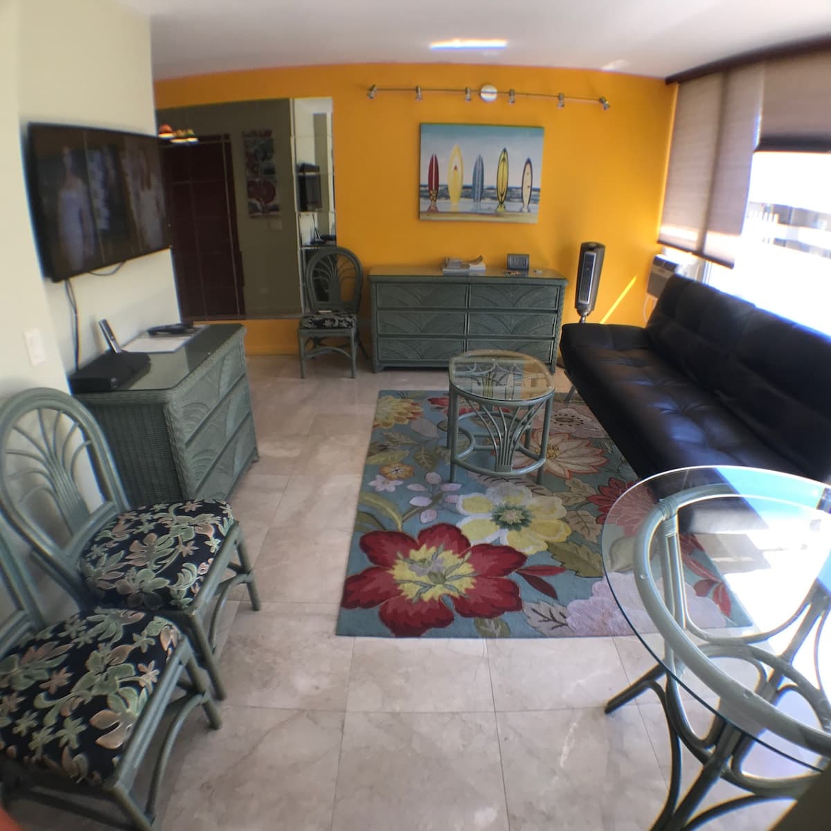Condo in Honolulu · ★4.88 · 1 bedroom · 3 beds · 1 bath - Photo 2