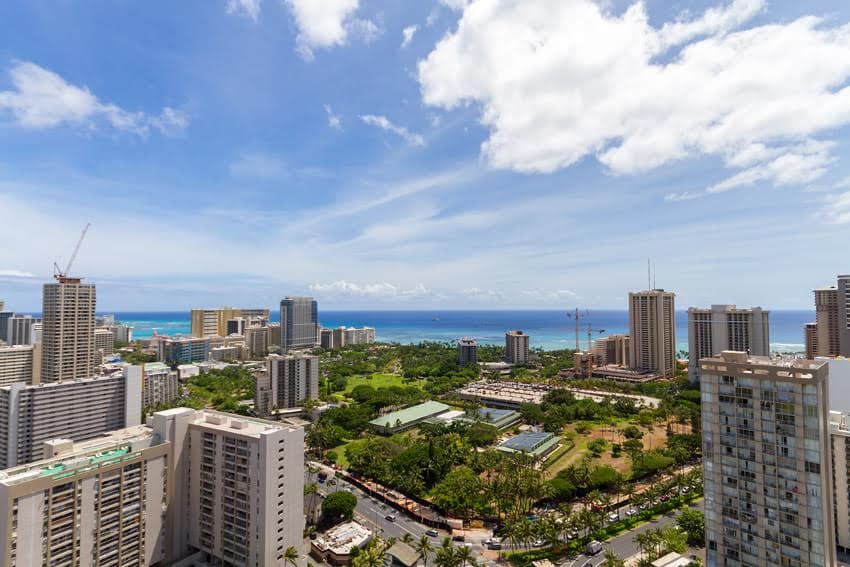Condo in Honolulu · ★4.65 · Studio · 1 bed · 1 shared bath - Photo 3