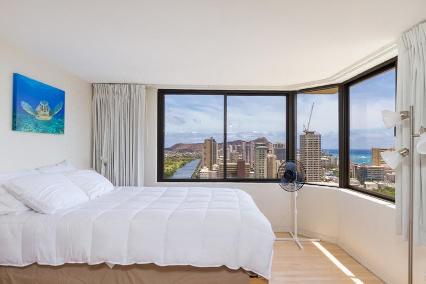 Condo in Honolulu · ★4.65 · Studio · 1 bed · 1 shared bath - Photo 4