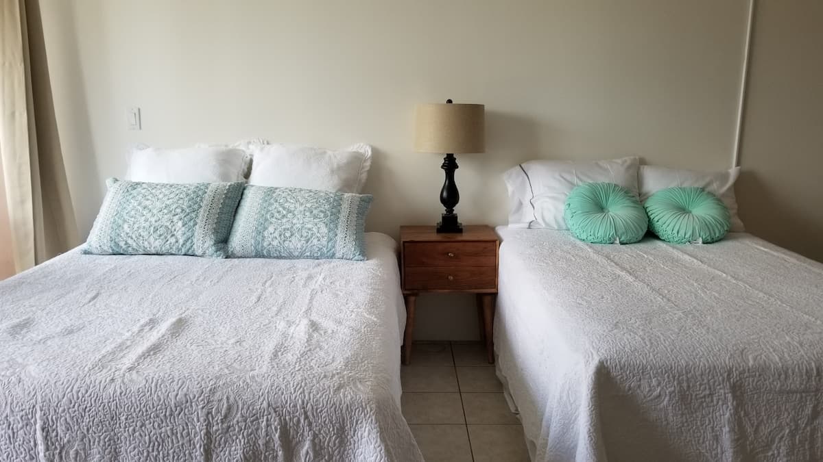 Condo in Honolulu · ★4.66 · Studio · 2 beds · 1 private bath - Photo 1