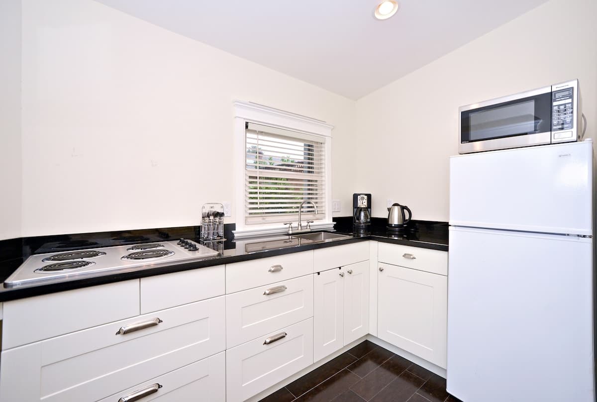 Stanford Cottage on Private Estate, New Kitchen - Photo 5