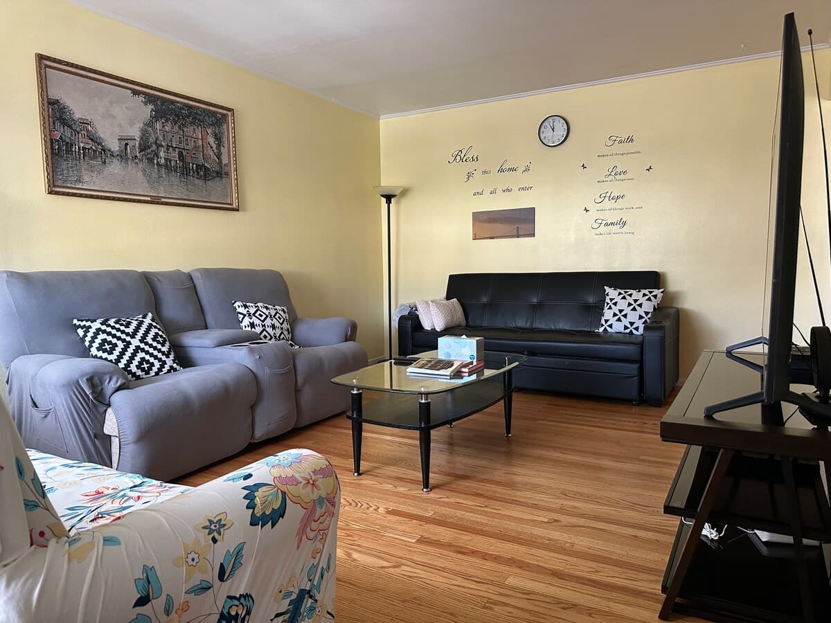 Peaceful Family Home with Bay View, Parking - Photo 3