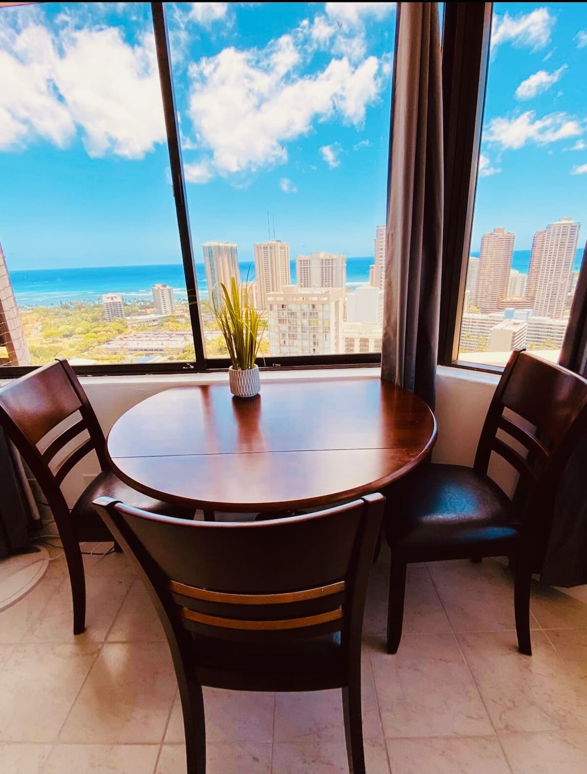 Condo in Honolulu · ★4.58 · 2 bedrooms · 3 beds · 2 baths - Photo 1