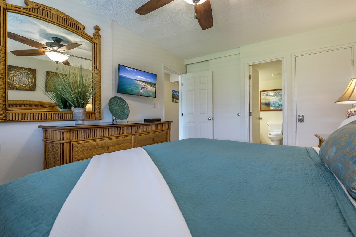 Condo in Kihei · ★4.96 · 1 bedroom · 1 bed · 2 baths - Photo 2