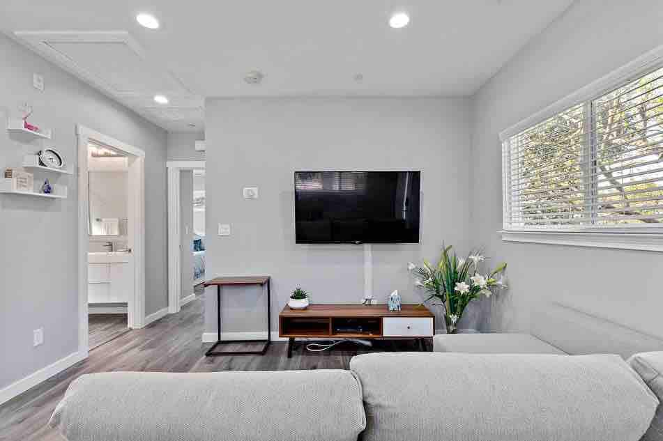 Brand new house in Mountain View - Photo 2