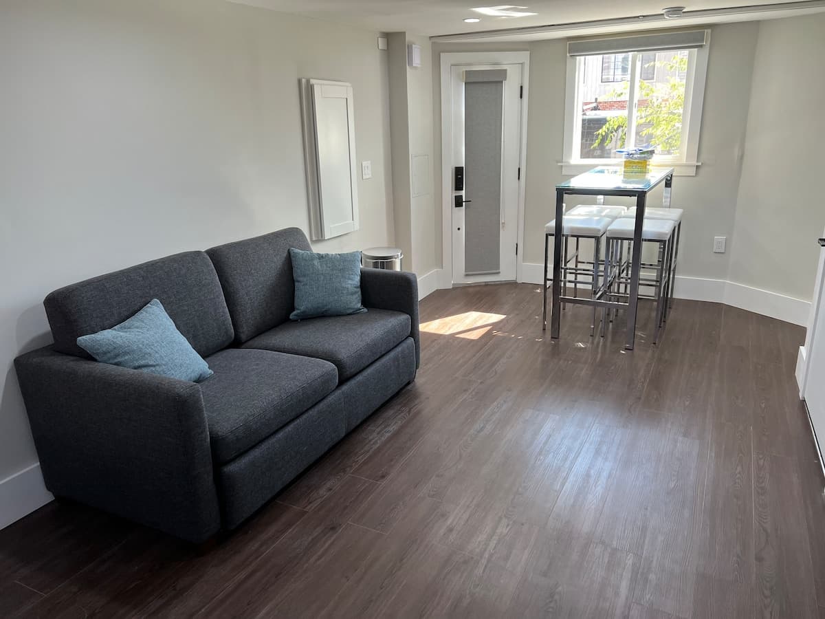 Modern Studio in SF with Luxury Backyard - Photo 2