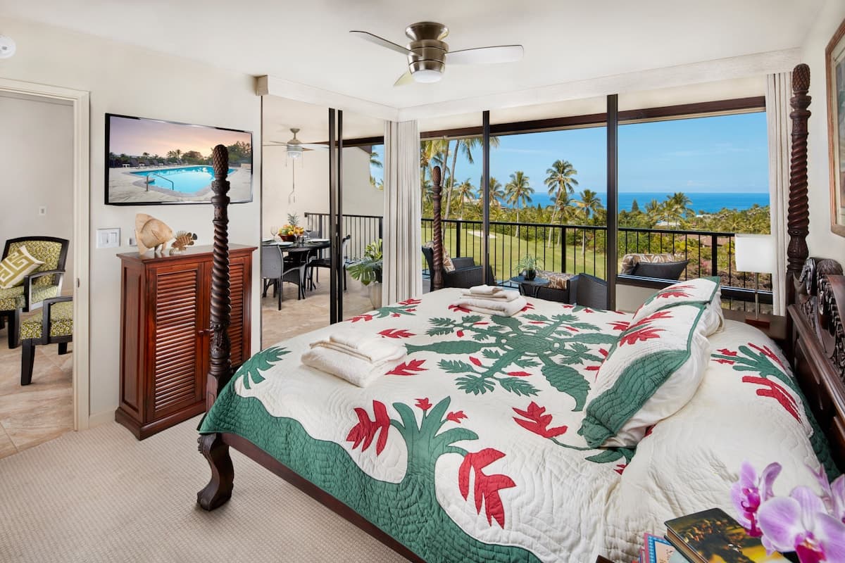 Condo in Kailua-Kona · ★4.96 · 3 bedrooms · 4 beds · 3 baths - Photo 5