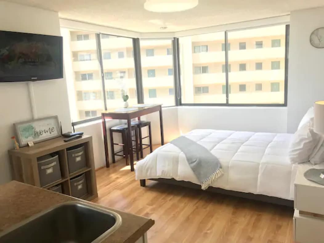 Condo in Honolulu · ★4.75 · Studio · 1 bed · 1 shared bath - Photo 5