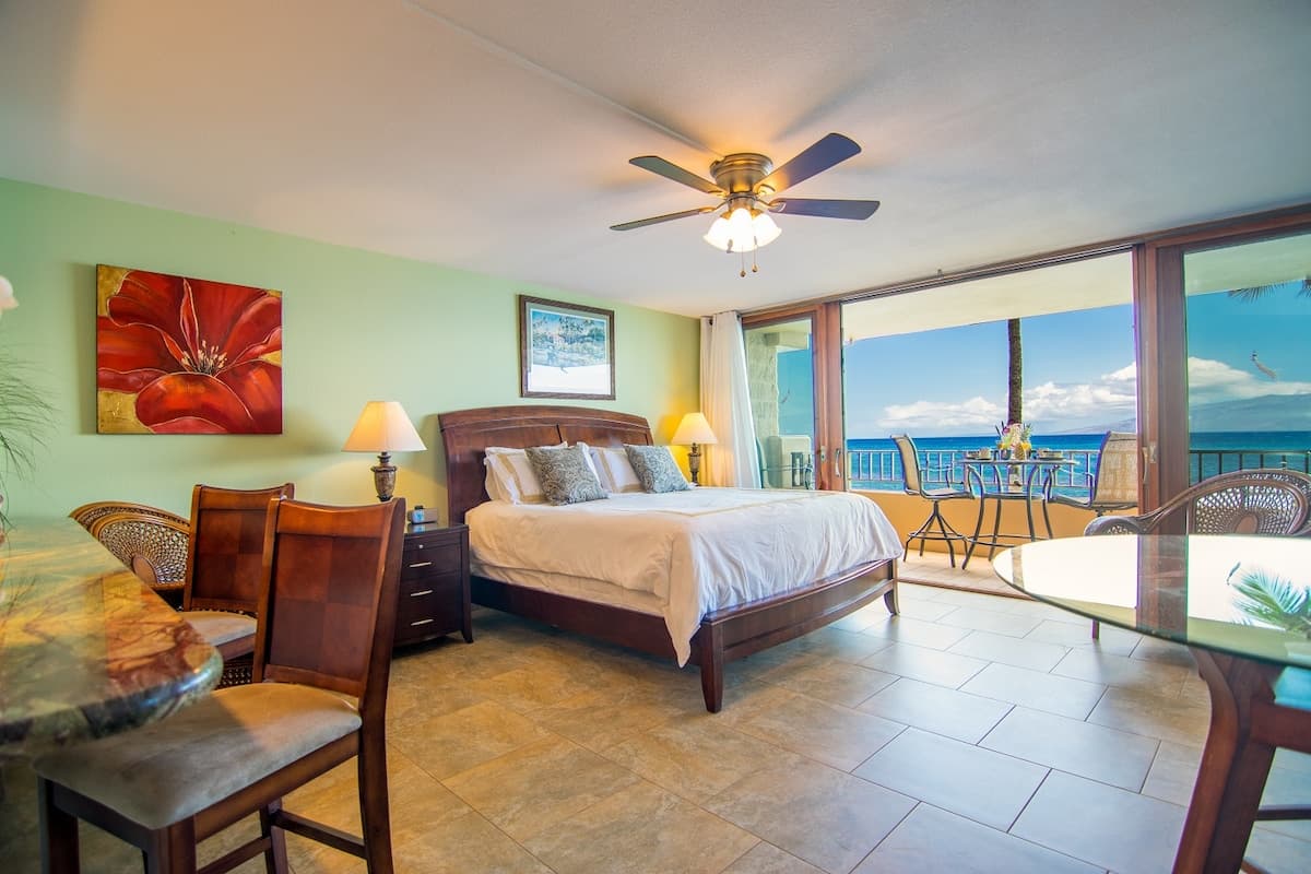 Condo in Lahaina · ★4.86 · 2 bedrooms · 1 bed · 1 bath - Photo 2
