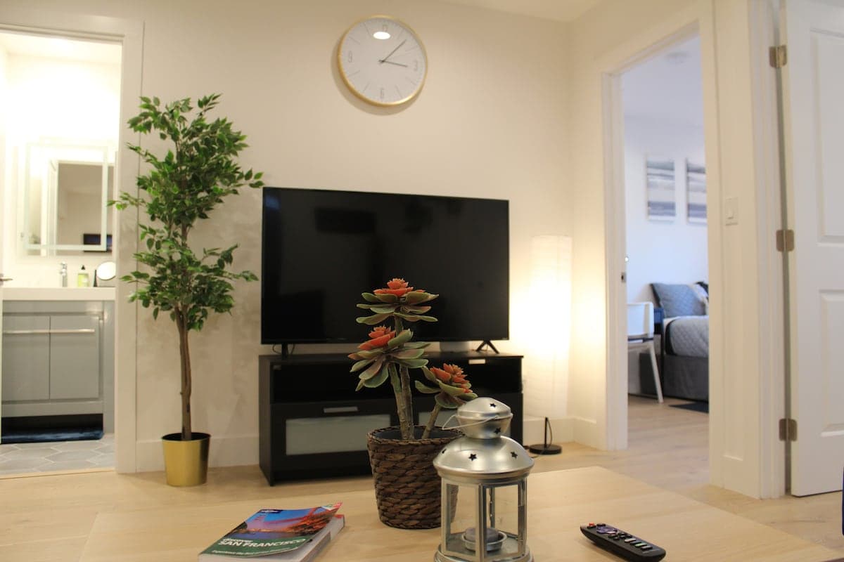Modern City Suite | New & Clean 2Bdrm/1Bath in SF - Photo 2