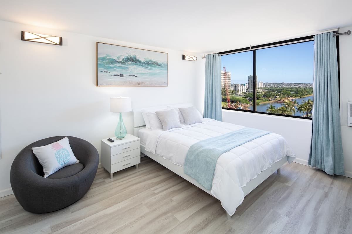 Condo in Honolulu · ★4.65 · Studio · 1 bed · 1 private bath - Photo 4