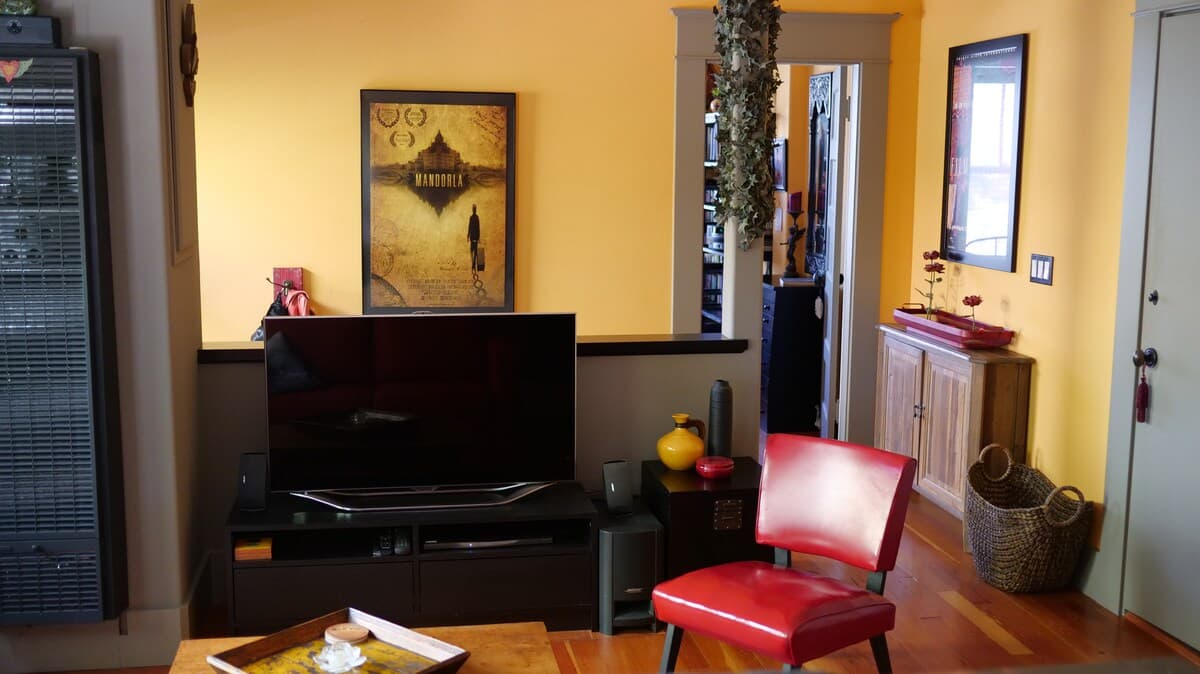 Charming Craftsman Flat, Steps to Downtown - Photo 2