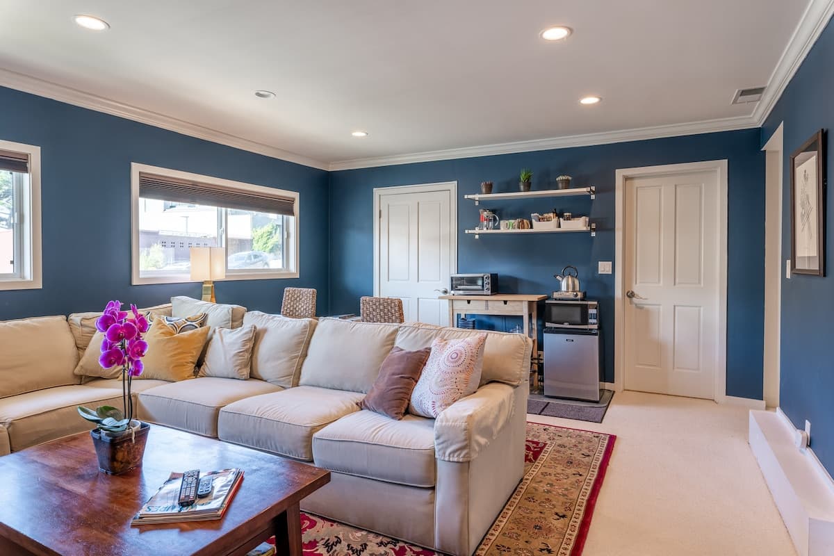Beautiful in-law type unit with ocean views - Photo 1
