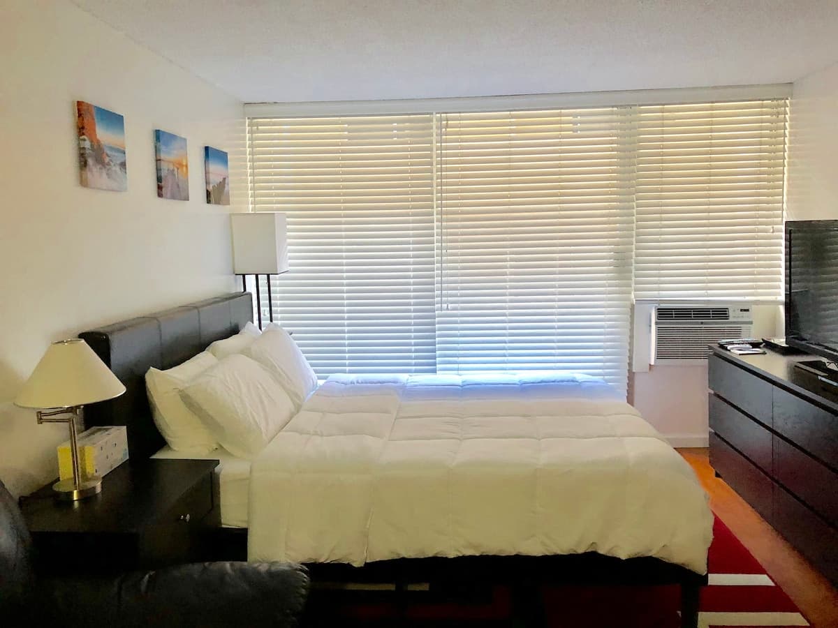 Condo in Honolulu · ★4.86 · Studio · 1 bed · 1 private bath - Photo 3