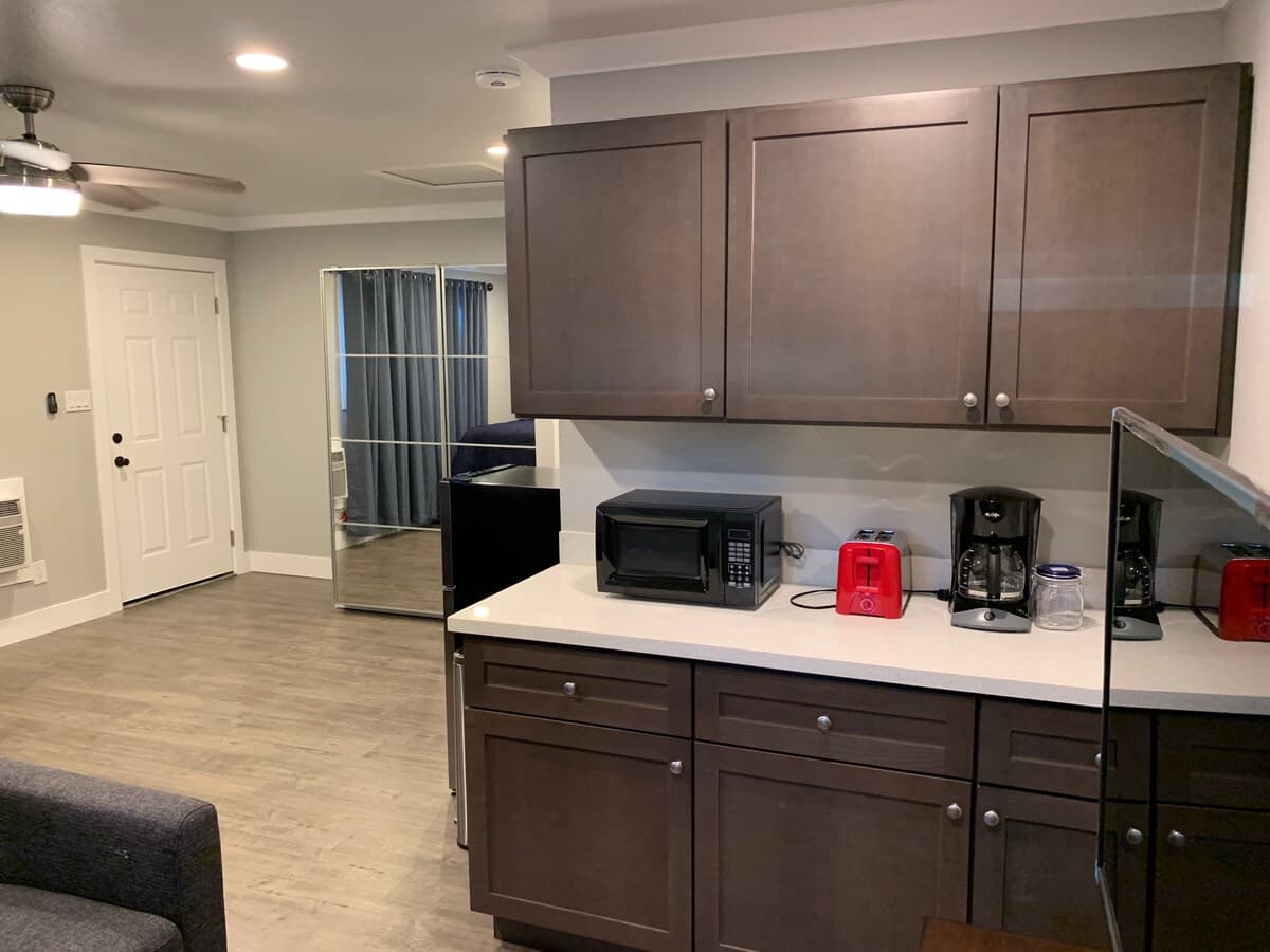 New Studio Near Meta, Amazon & Stanford - Photo 2
