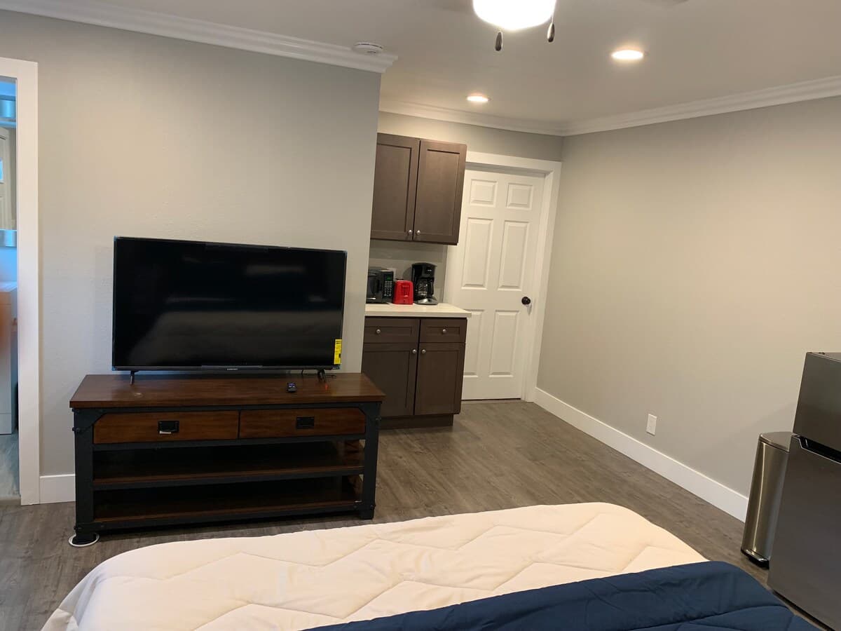 Private Studio Near Stanford & Tech HQs - Photo 3