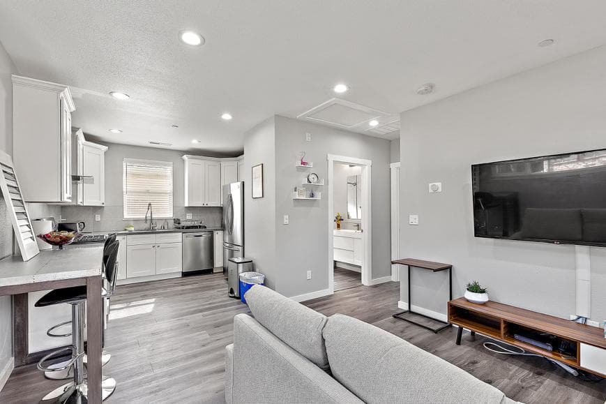 Brand new house in Mountain View - Photo 1
