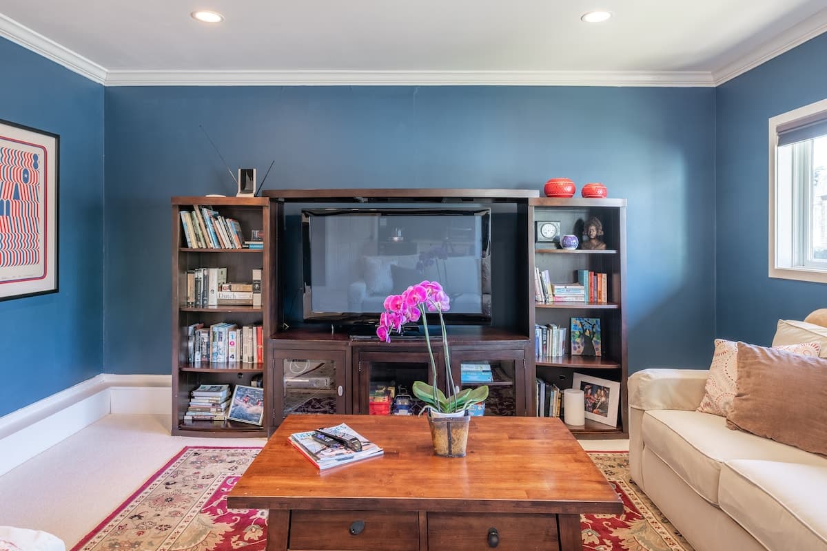 Beautiful in-law type unit with ocean views - Photo 4