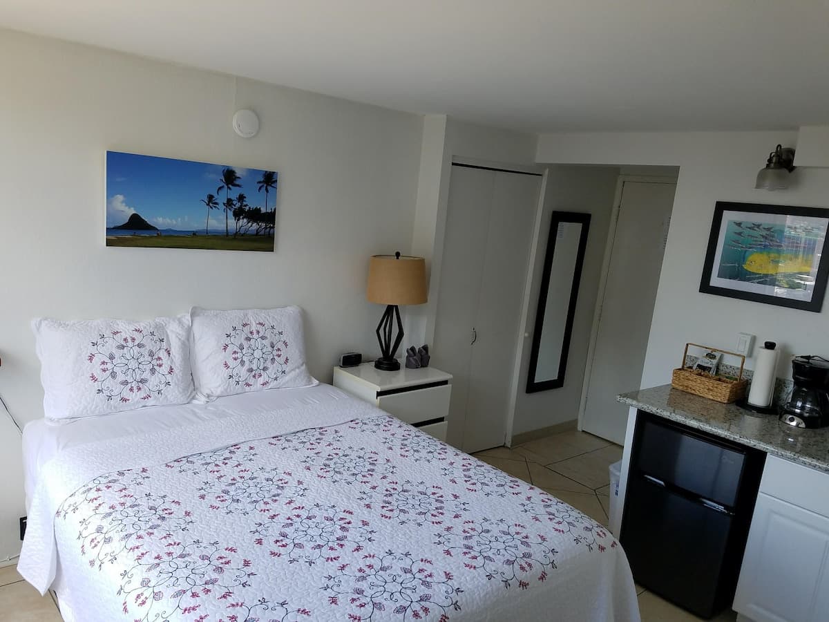 Condo in Honolulu · ★4.82 · 1 bedroom · 1 bed · 1 bath - Photo 1